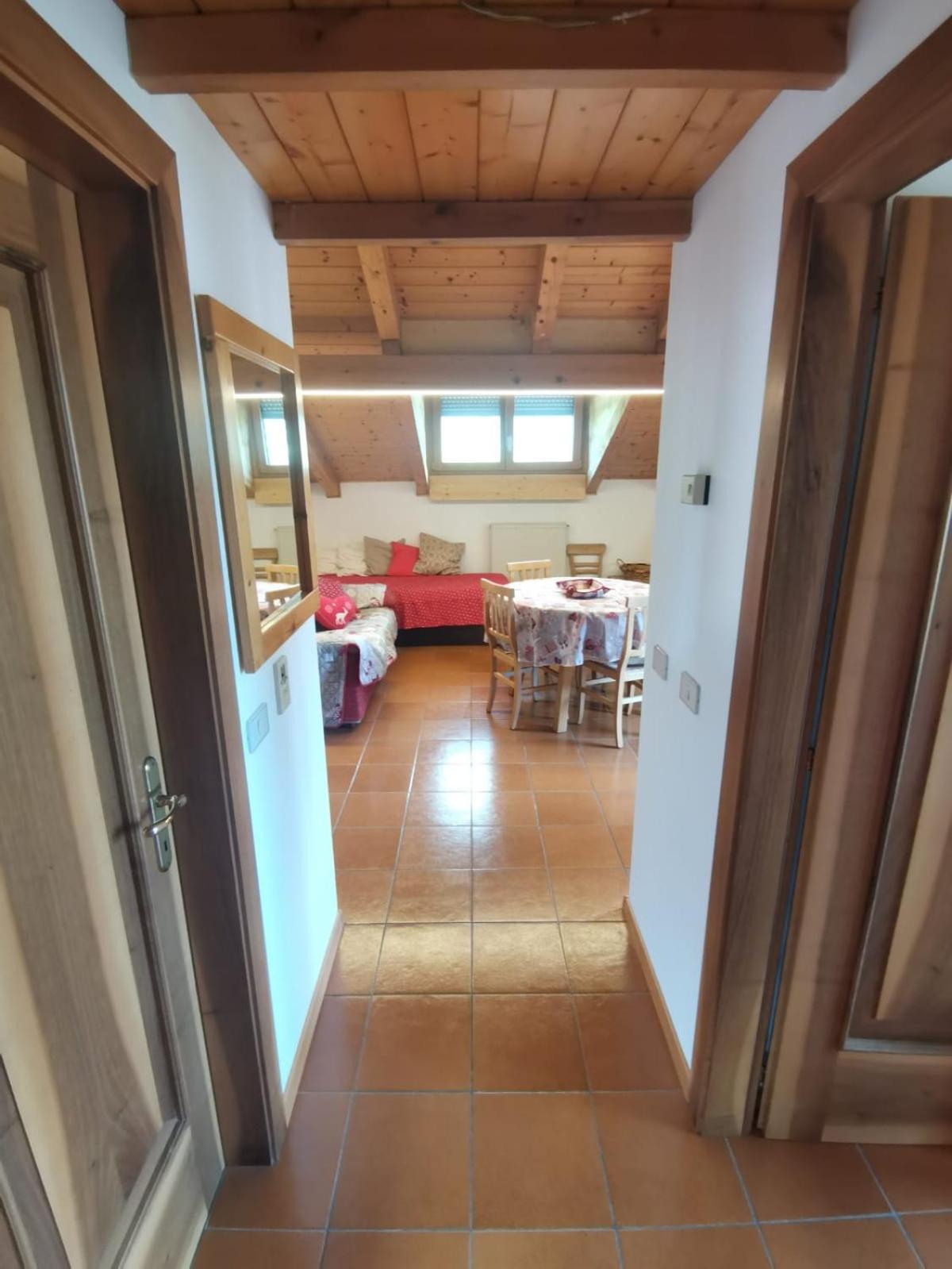 Apartamento Mansarda A Carciato, Trilocale In Montagna Dimaro Exterior foto
